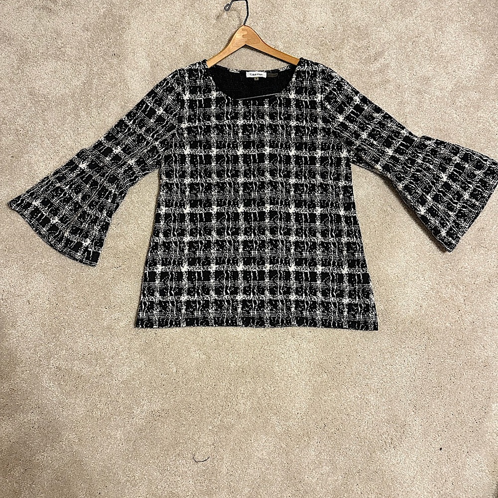 Calvin Klein women’s black and white sweater top
